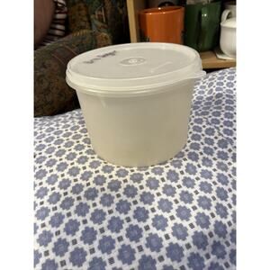 Tupperware #263 Storage Canister Container 6" Base with Clear #238-62 Lid USA